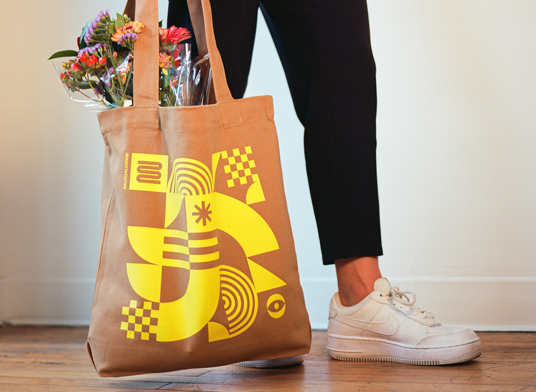 the tote full of flowers